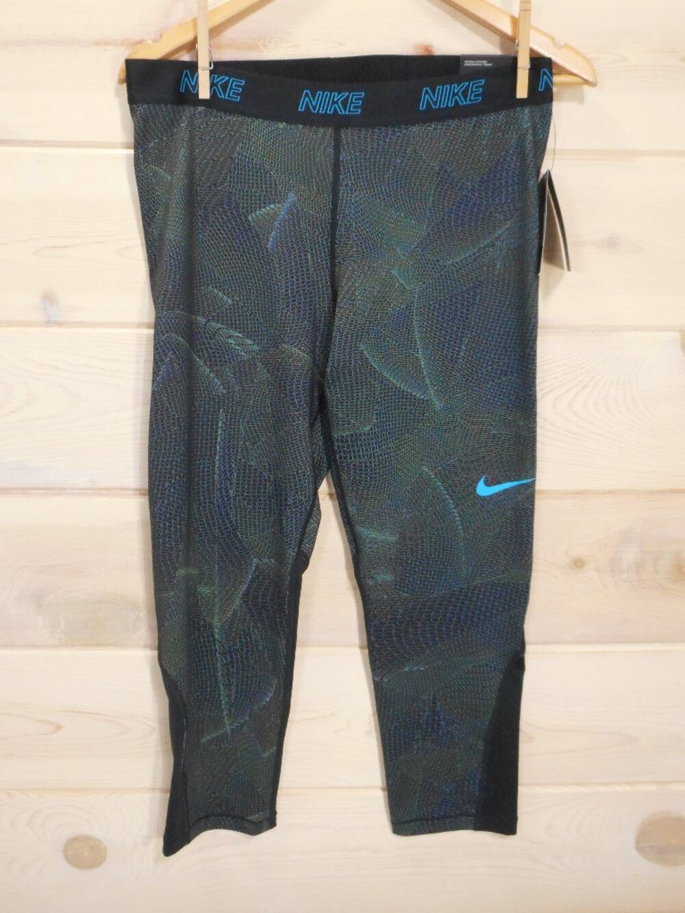 NWT Nike Women's XL Victory Base-layer Tight Fit Training Capri Dri-Fit Wicking